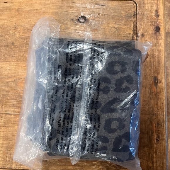 Barefoot Dreams Black and Gray Animal Print Blanket Wrap - Picture 2 of 4